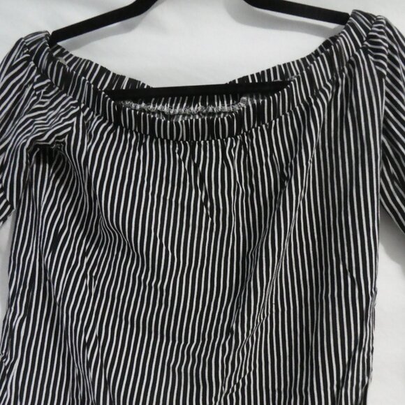 STREETWEAR SOCIETY | medium | Black and White Off The Shoulder Shirt - Picture 11 of 16